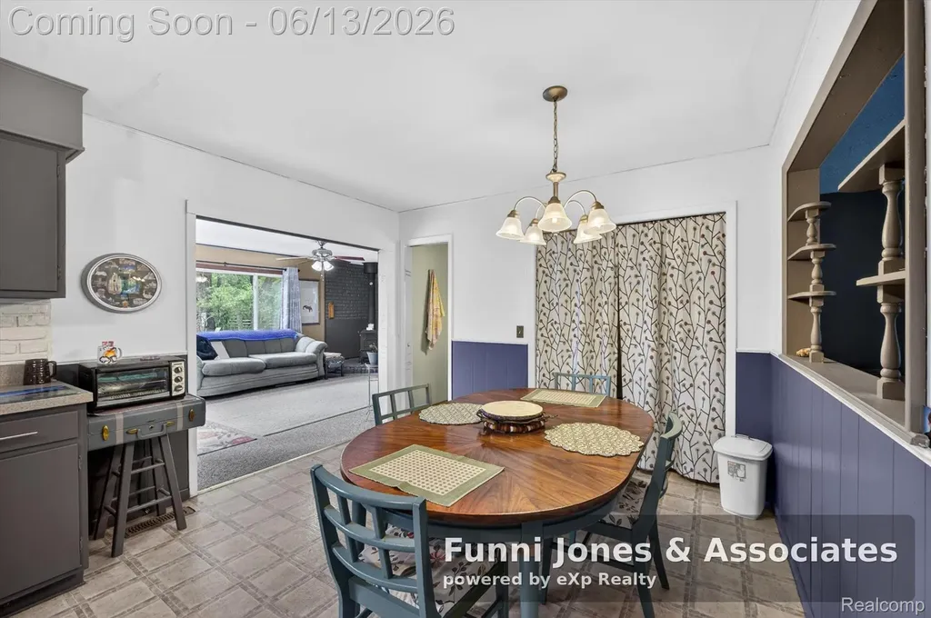 9650 Woodland Court York Charter Township MI 48197