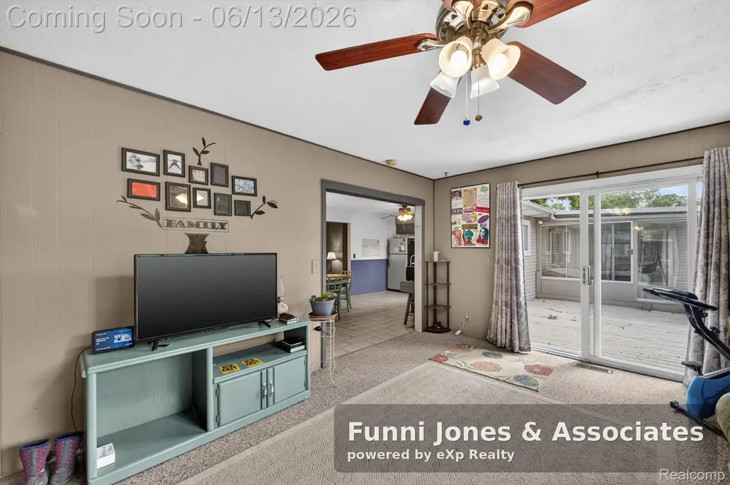 9650 Woodland Court York Charter Township MI 48197