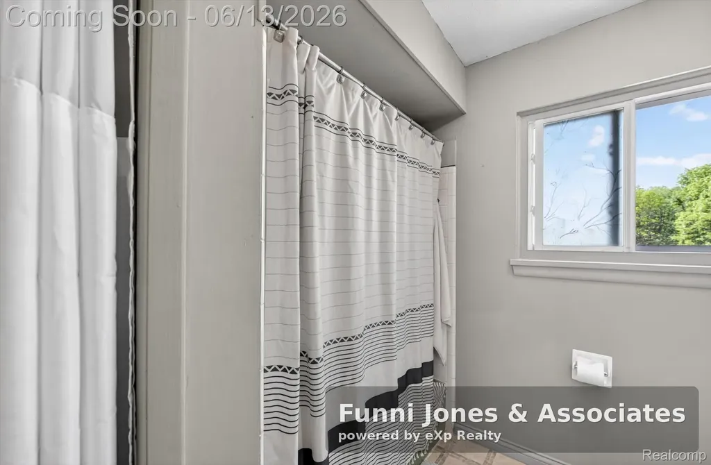 9650 Woodland Court York Charter Township MI 48197
