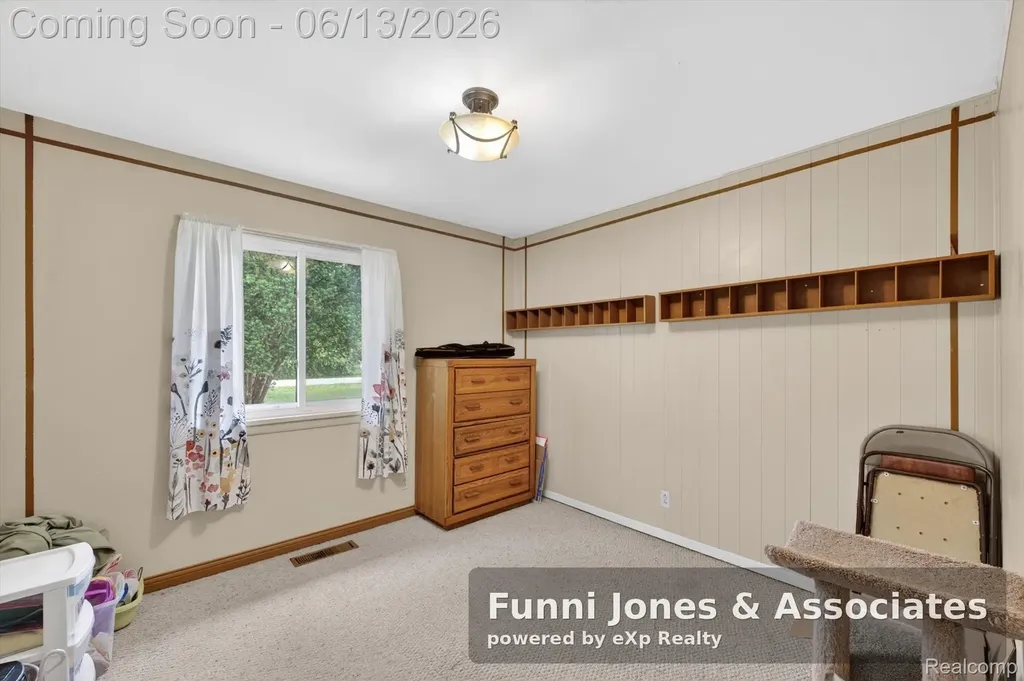 9650 Woodland Court York Charter Township MI 48197