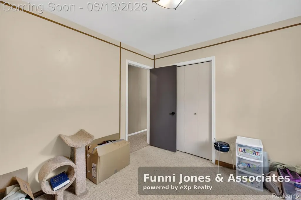 9650 Woodland Court York Charter Township MI 48197