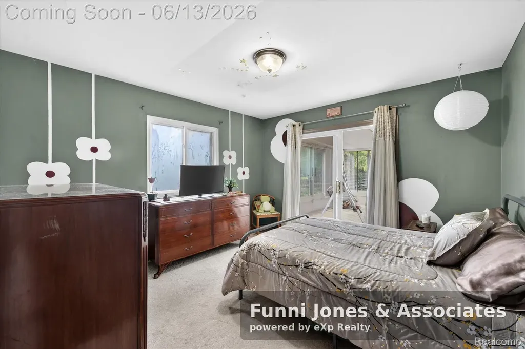 9650 Woodland Court York Charter Township MI 48197