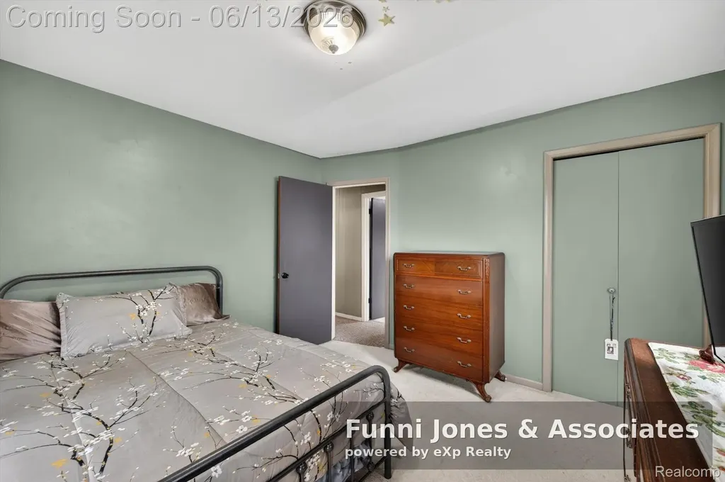 9650 Woodland Court York Charter Township MI 48197
