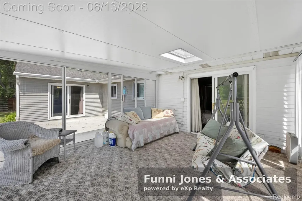 9650 Woodland Court York Charter Township MI 48197