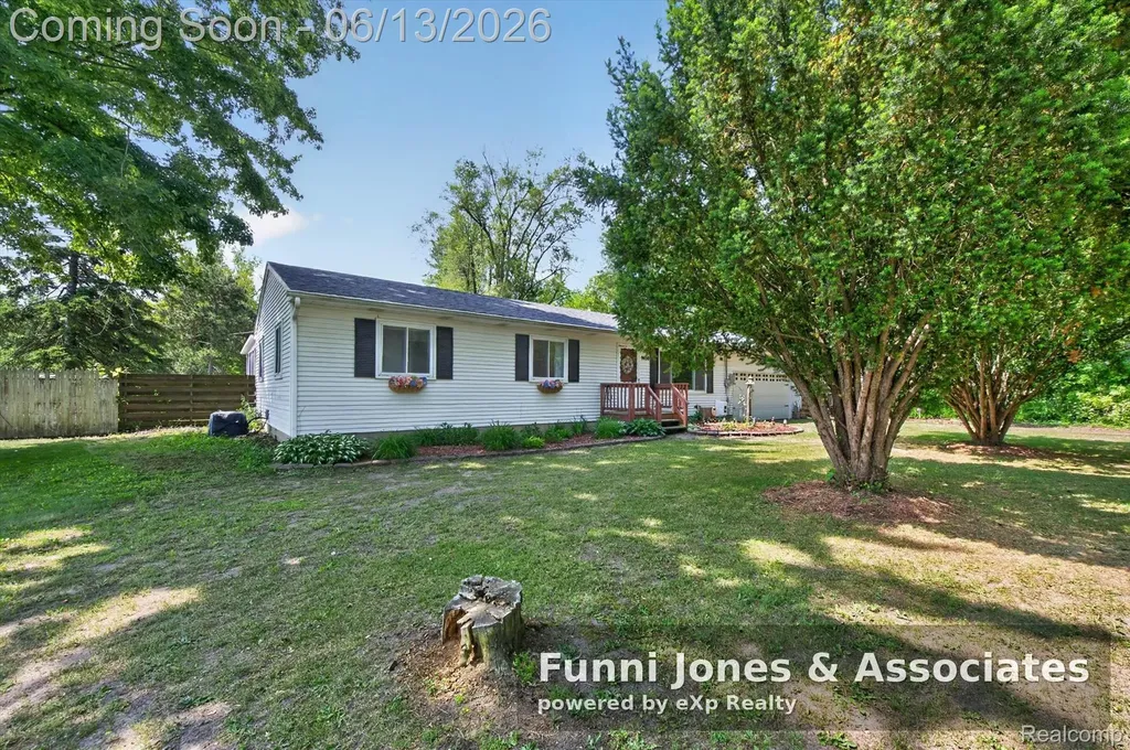 9650 Woodland Court York Charter Township MI 48197