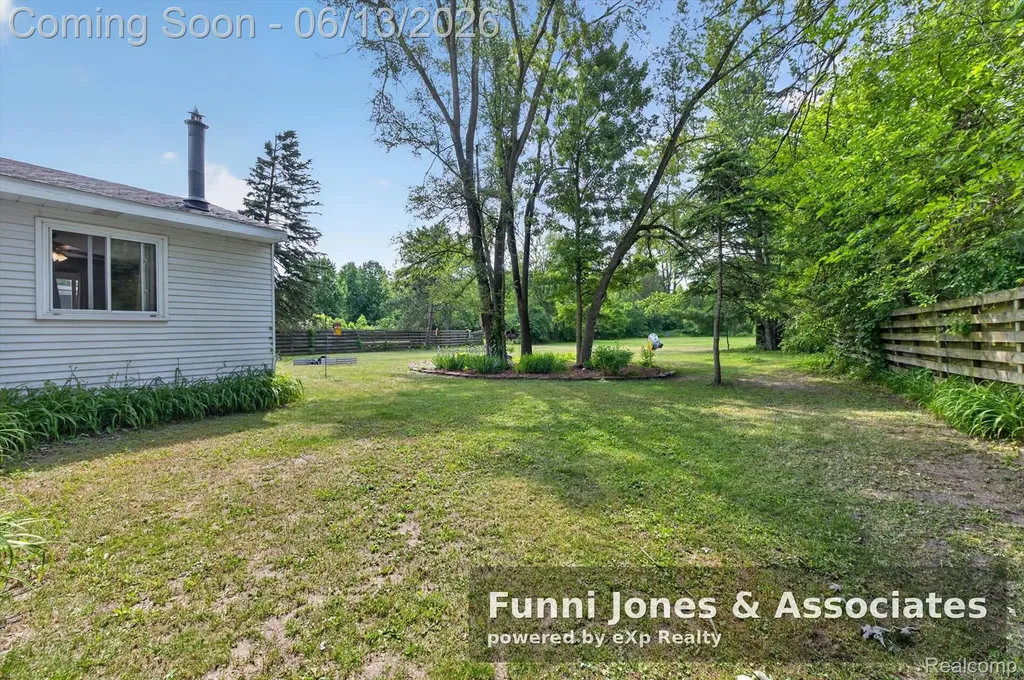 9650 Woodland Court York Charter Township MI 48197
