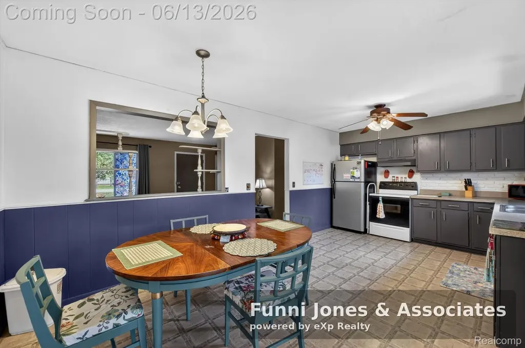 9650 Woodland Court York Charter Township MI 48197