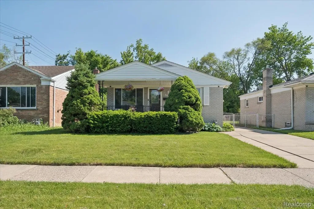 24315 Currier Street Dearborn Heights City MI 48125