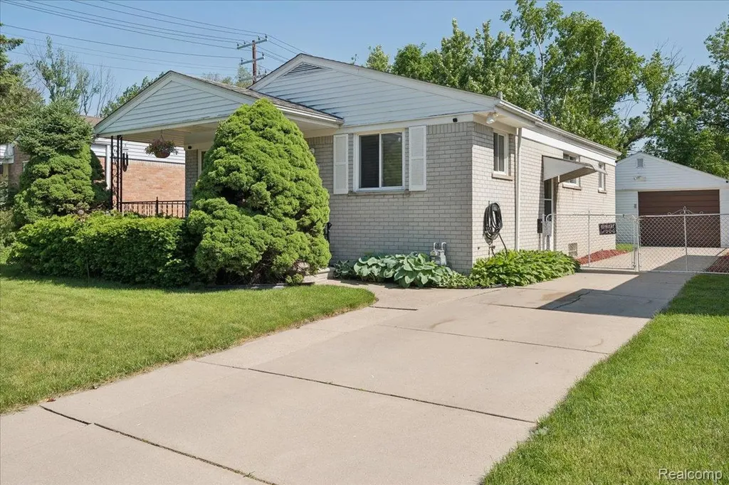 24315 Currier Street Dearborn Heights City MI 48125
