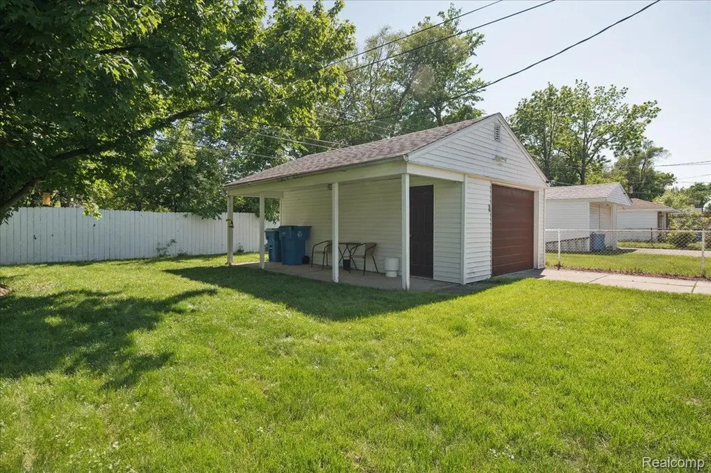 24315 Currier Street Dearborn Heights City MI 48125