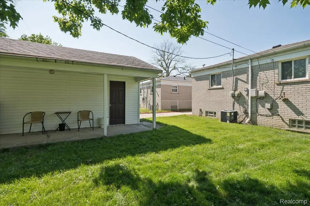 24315 Currier Street Dearborn Heights City MI 48125
