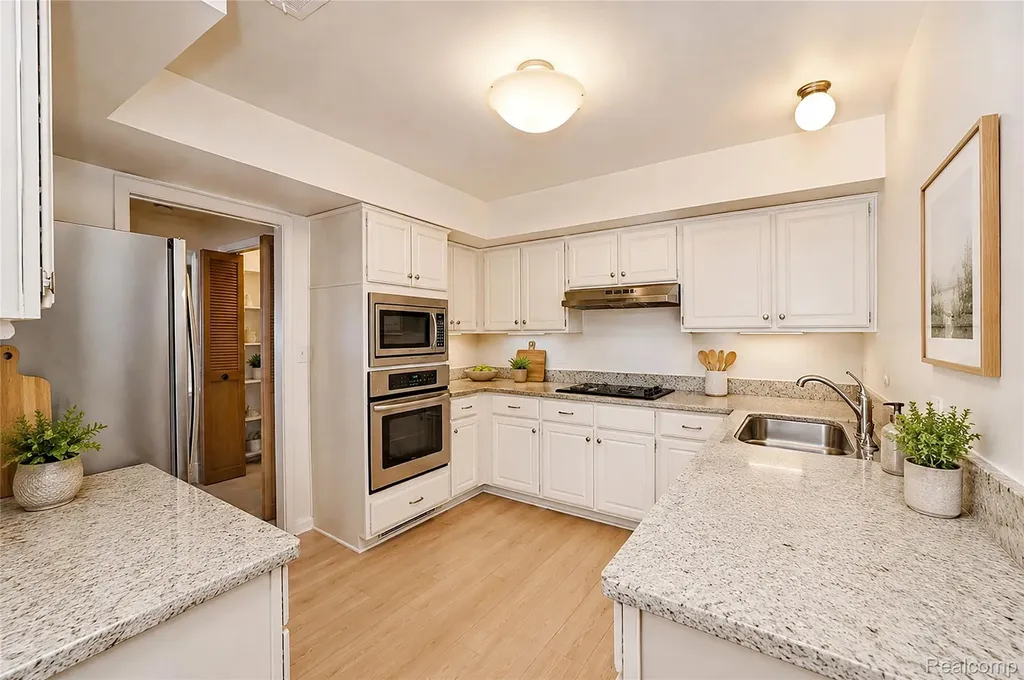 6011 Pebble Lane Court West Bloomfield Charter Township MI 48322