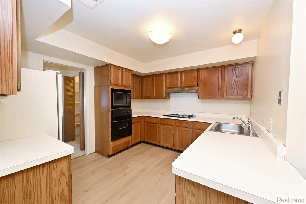 6011 Pebble Lane Court West Bloomfield Charter Township MI 48322