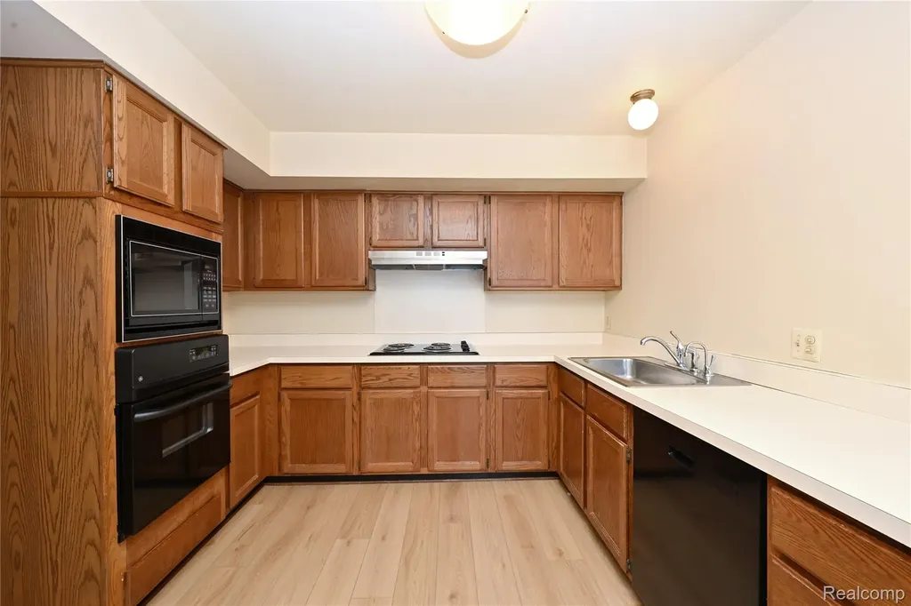 6011 Pebble Lane Court West Bloomfield Charter Township MI 48322