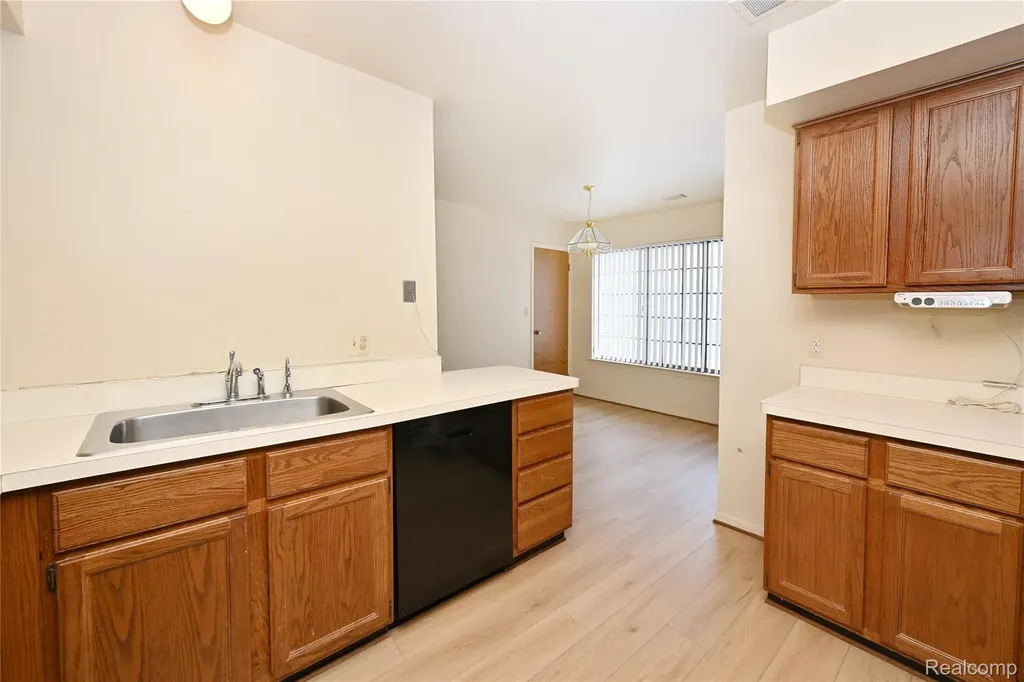6011 Pebble Lane Court West Bloomfield Charter Township MI 48322