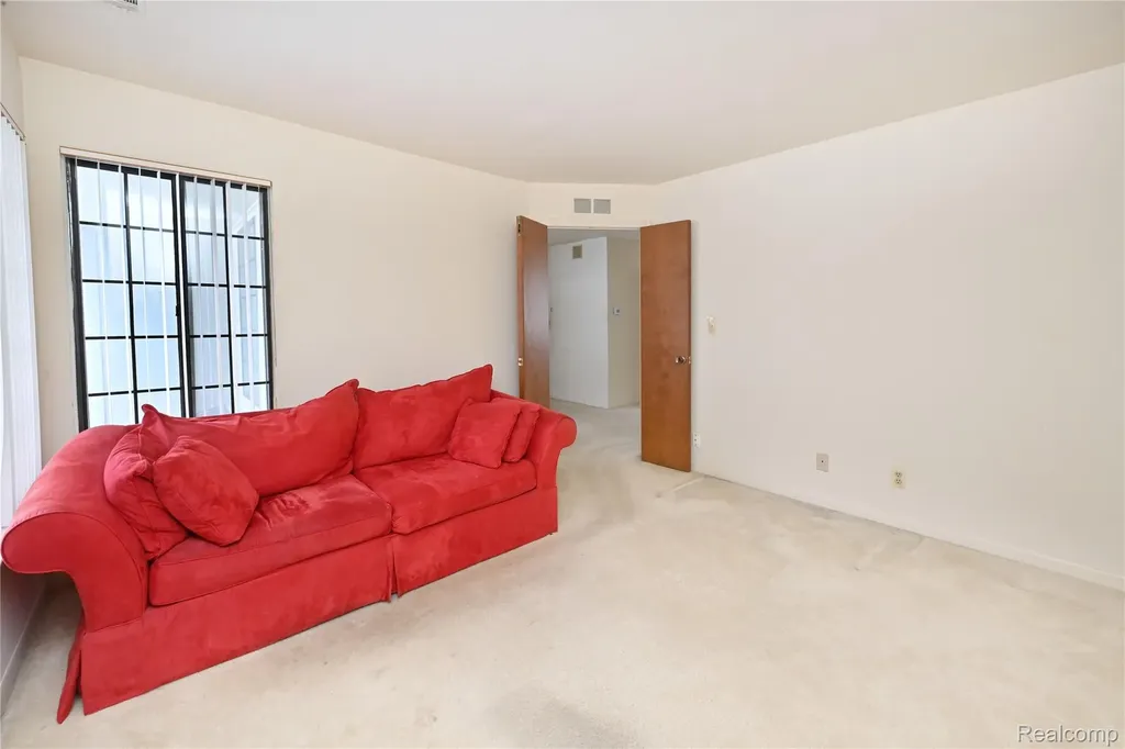 6011 Pebble Lane Court West Bloomfield Charter Township MI 48322