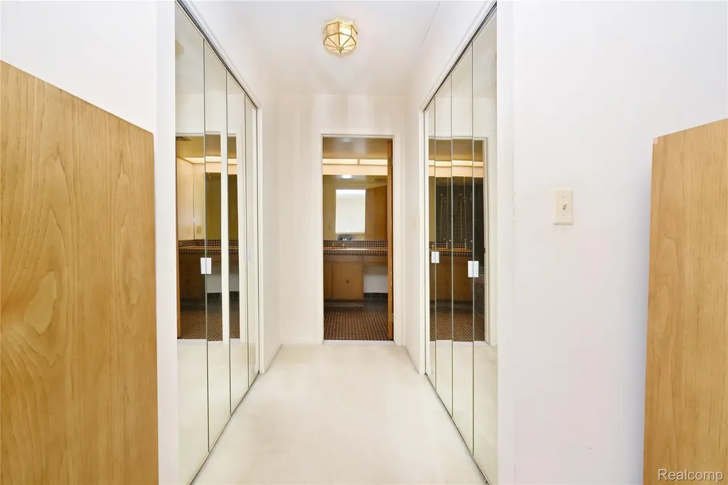 6011 Pebble Lane Court West Bloomfield Charter Township MI 48322