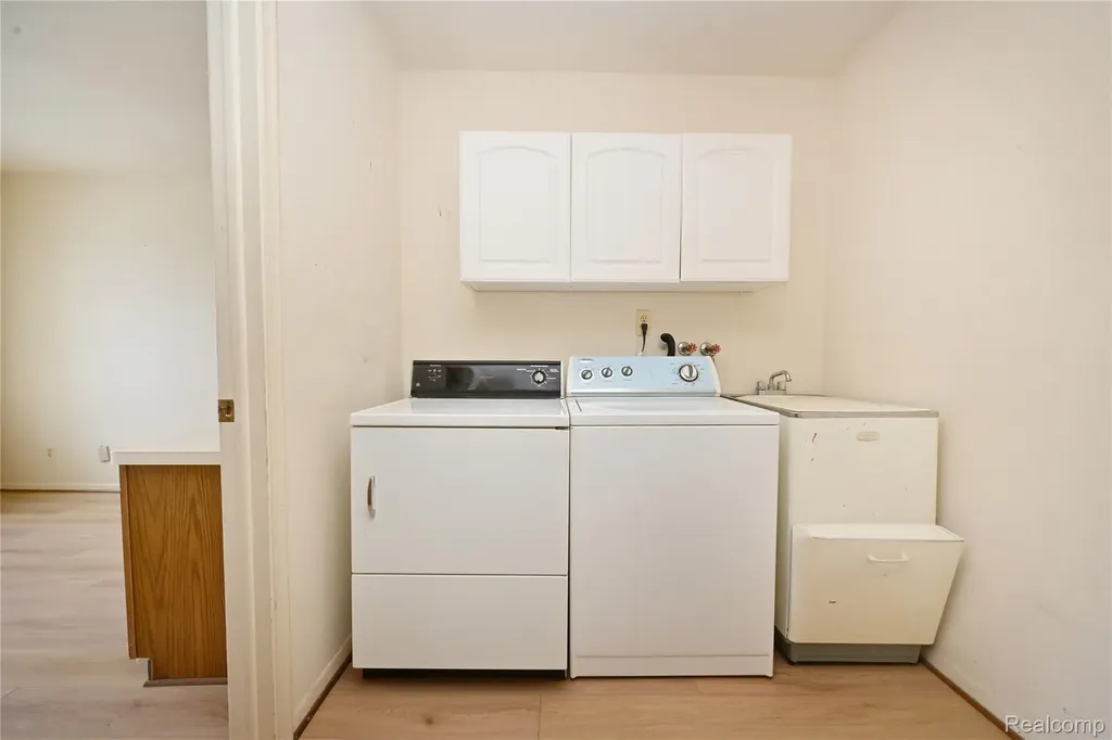 6011 Pebble Lane Court West Bloomfield Charter Township MI 48322