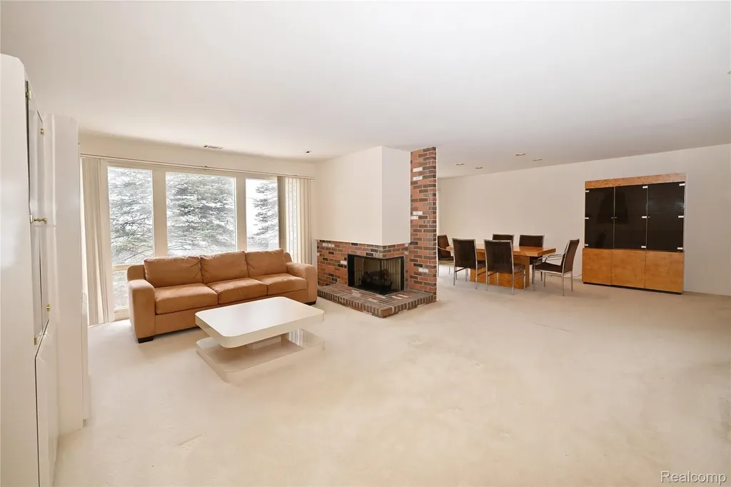 6011 Pebble Lane Court West Bloomfield Charter Township MI 48322