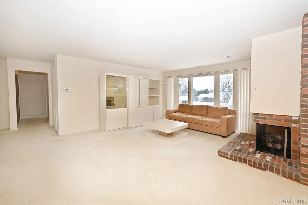 6011 Pebble Lane Court West Bloomfield Charter Township MI 48322