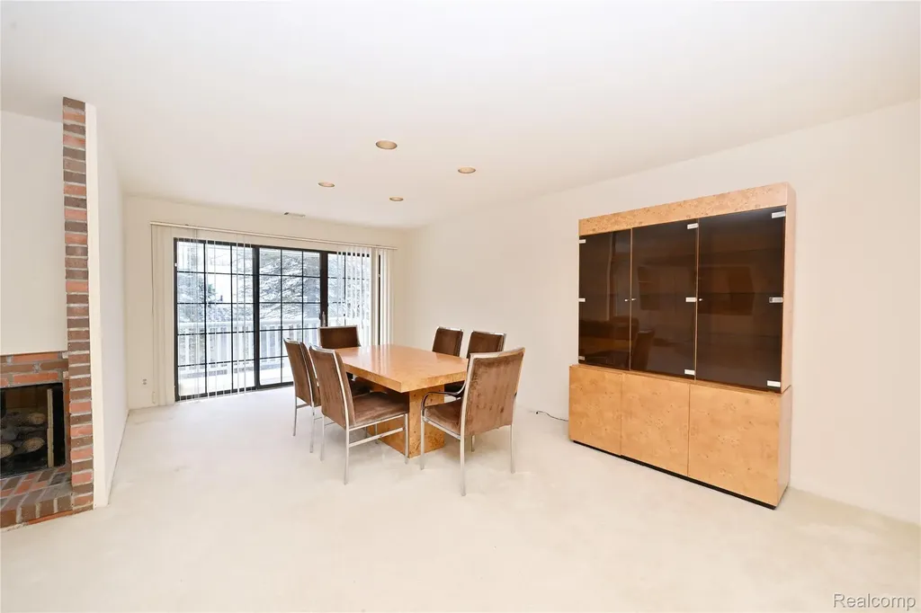 6011 Pebble Lane Court West Bloomfield Charter Township MI 48322