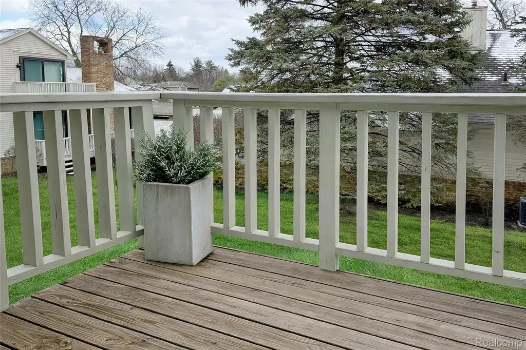 6011 Pebble Lane Court West Bloomfield Charter Township MI 48322