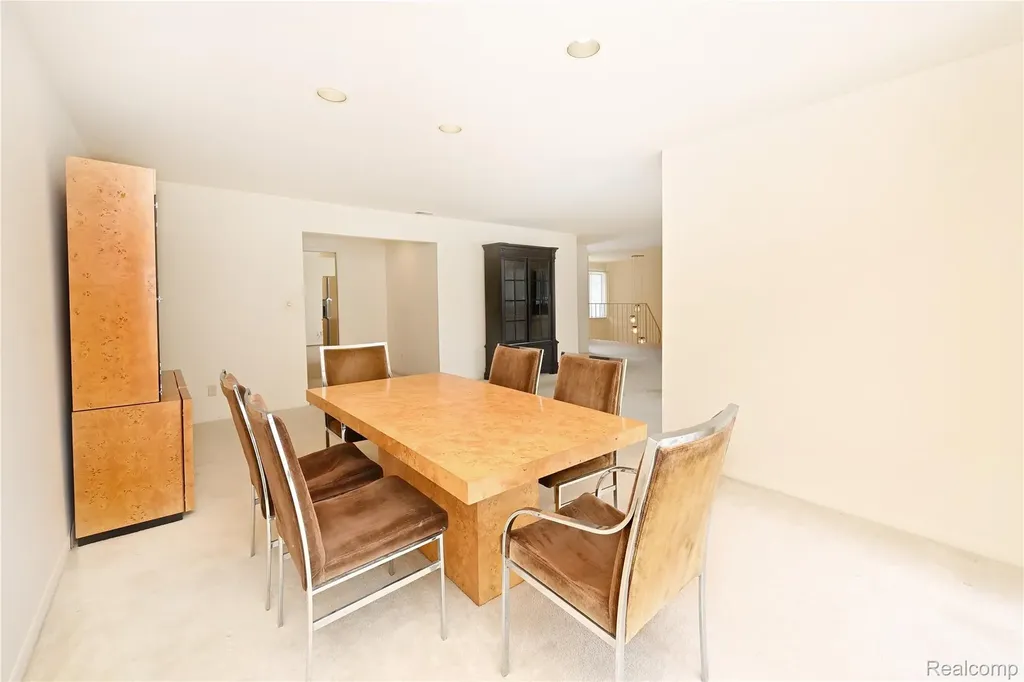 6011 Pebble Lane Court West Bloomfield Charter Township MI 48322