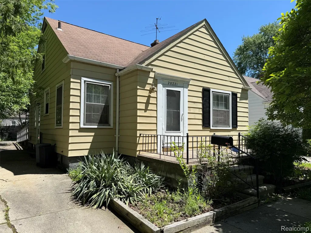 20221 Kenosha Street Harper Woods City MI 48225