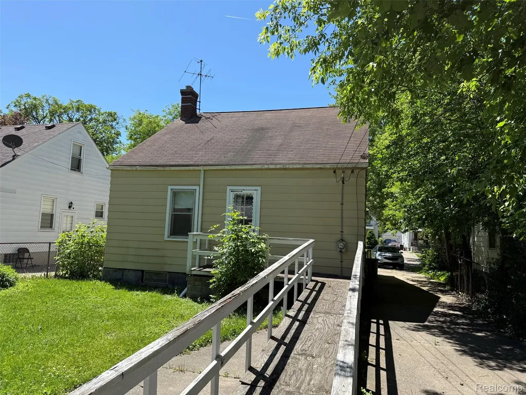 20221 Kenosha Street Harper Woods City MI 48225