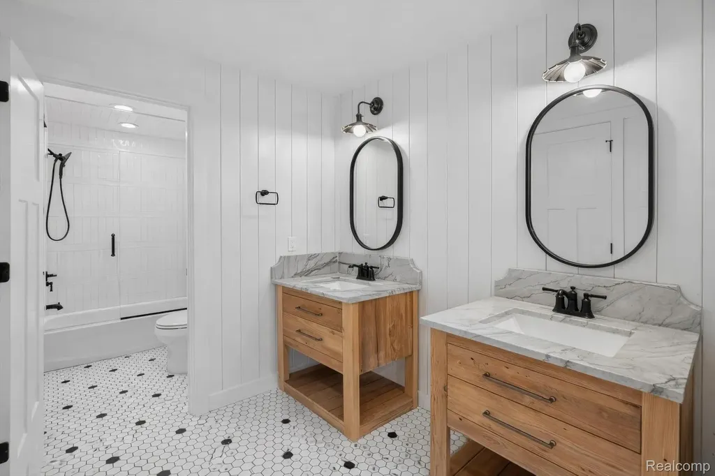 8236 Stoney Creek Drive Green Oak Township MI 48178