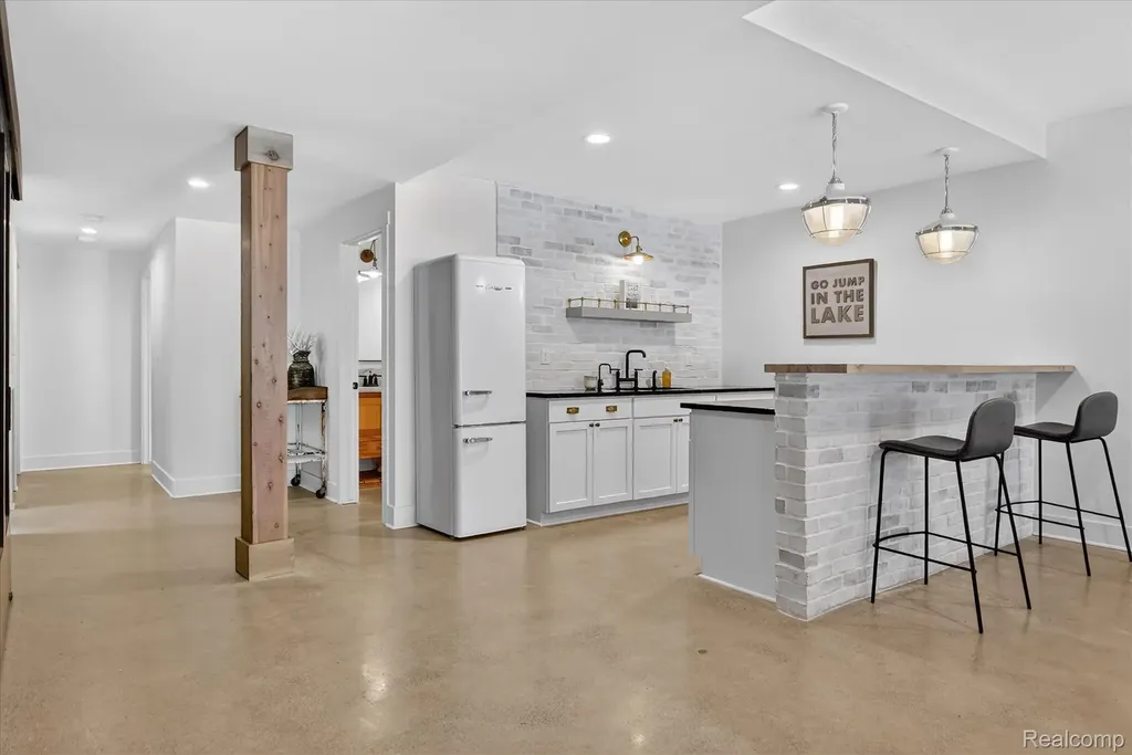 8236 Stoney Creek Drive Green Oak Township MI 48178