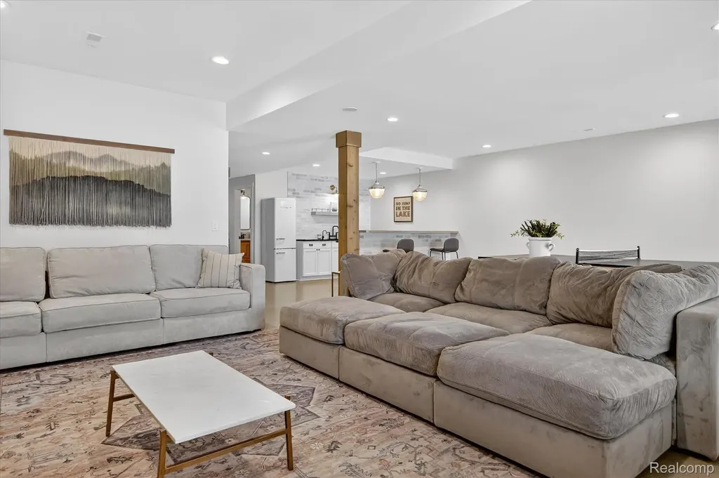 8236 Stoney Creek Drive Green Oak Township MI 48178