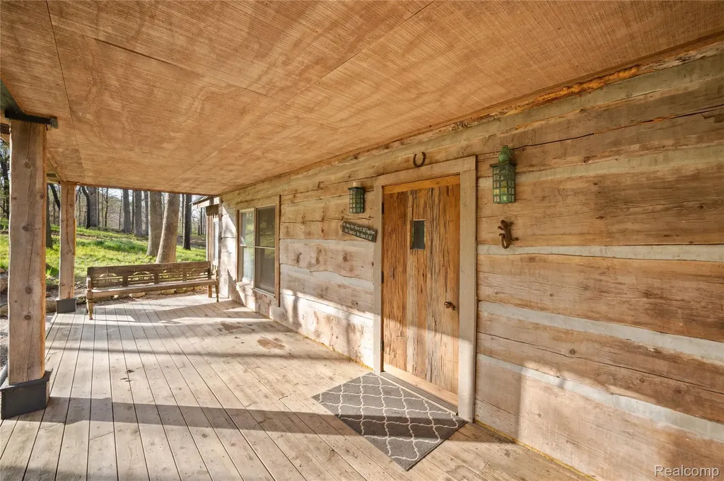 1653 Indian Garden Lane Milford Charter Township MI 48380