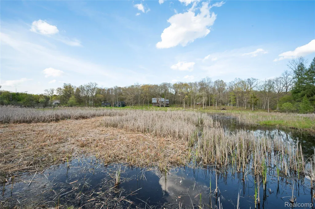 1653 Indian Garden Lane Milford Charter Township MI 48380