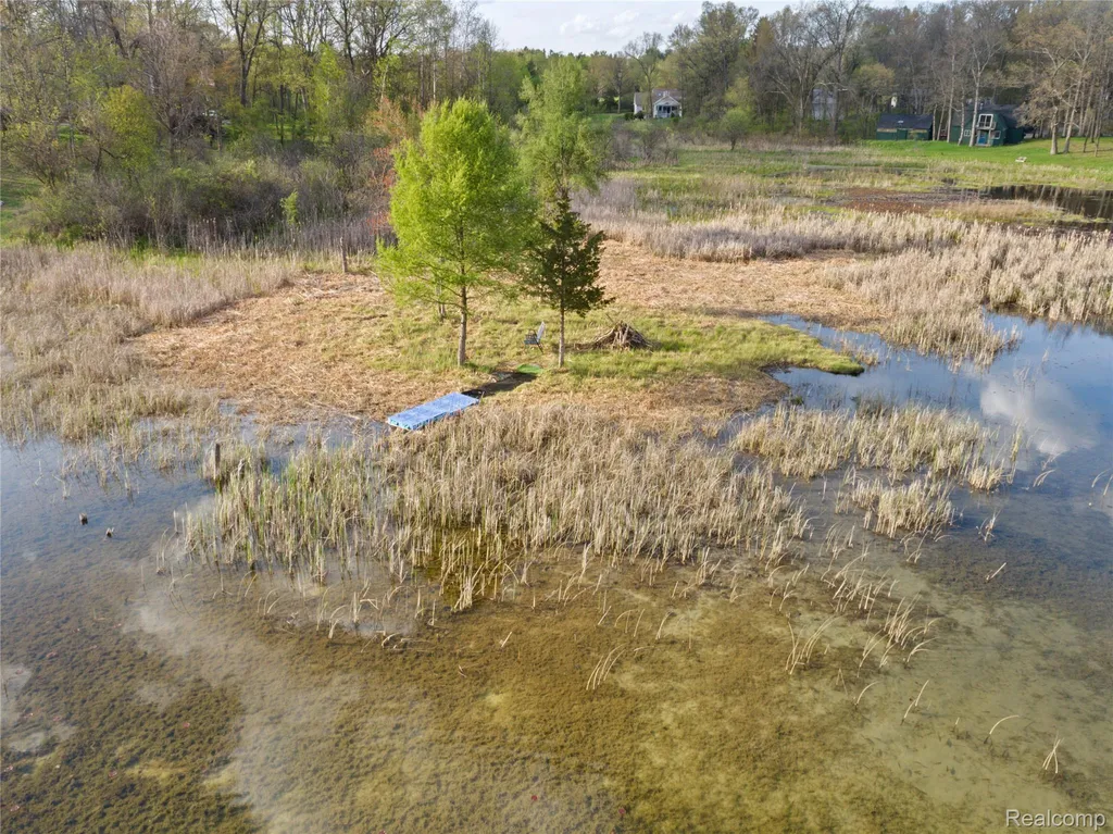 1653 Indian Garden Lane Milford Charter Township MI 48380