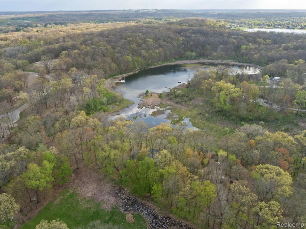 1653 Indian Garden Lane Milford Charter Township MI 48380