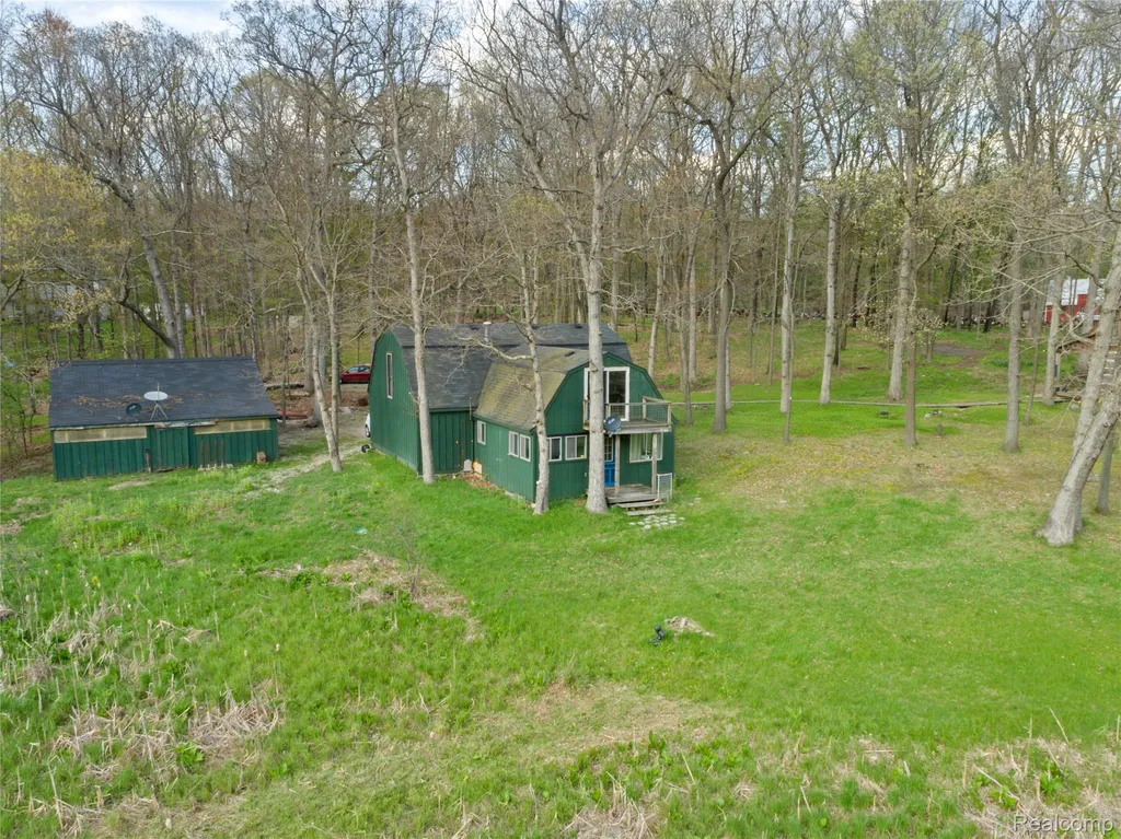 1653 Indian Garden Lane Milford Charter Township MI 48380