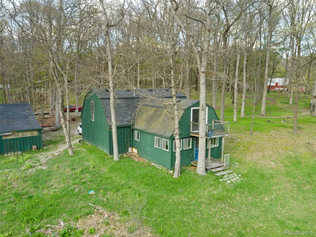 1653 Indian Garden Lane Milford Charter Township MI 48380
