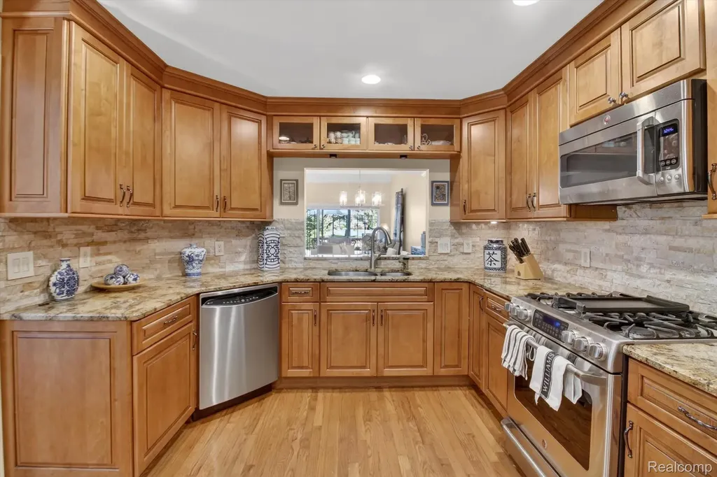 39852 Glenview Court Northville Township MI 48168