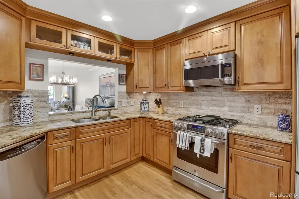 39852 Glenview Court Northville Township MI 48168
