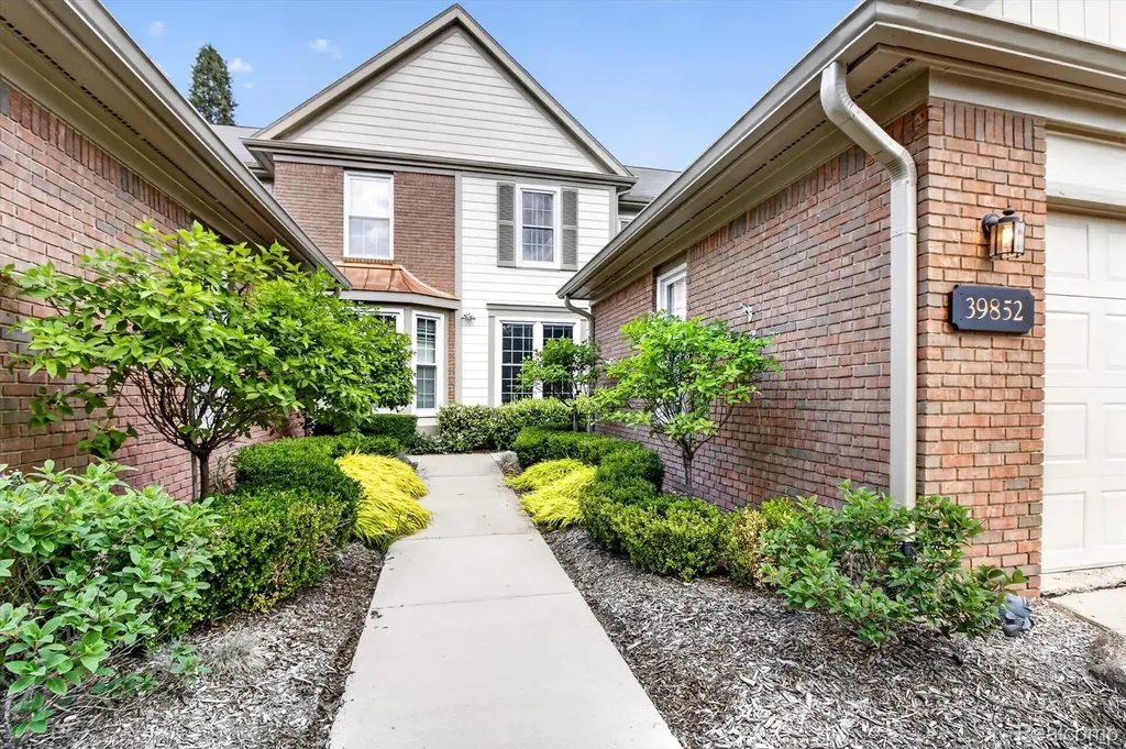 39852 Glenview Court Northville Township MI 48168