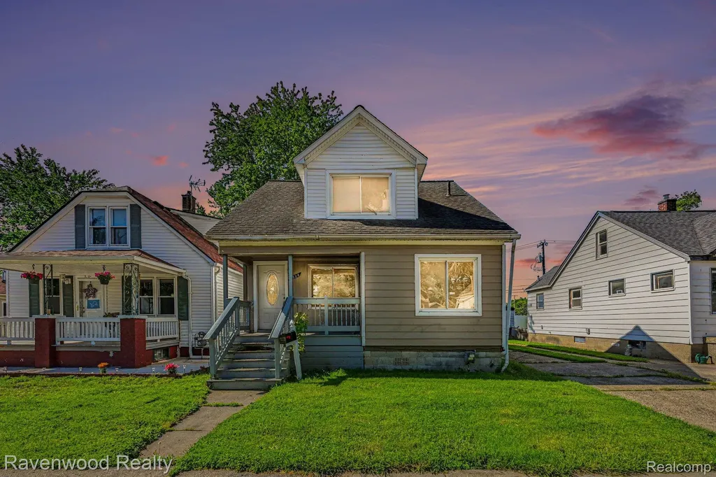 7528 Hudson Avenue Warren City MI 48091