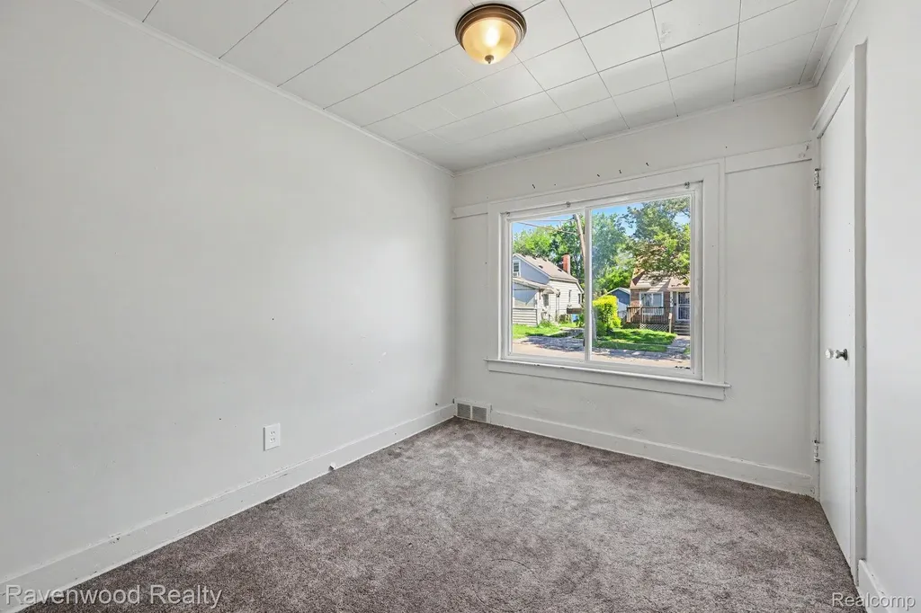 7528 Hudson Avenue Warren City MI 48091