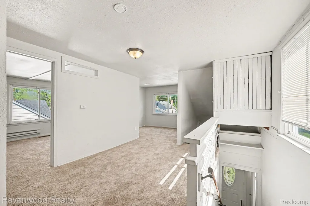 7528 Hudson Avenue Warren City MI 48091