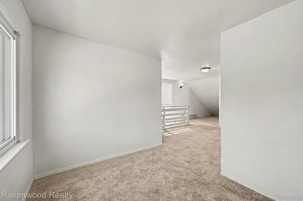 7528 Hudson Avenue Warren City MI 48091