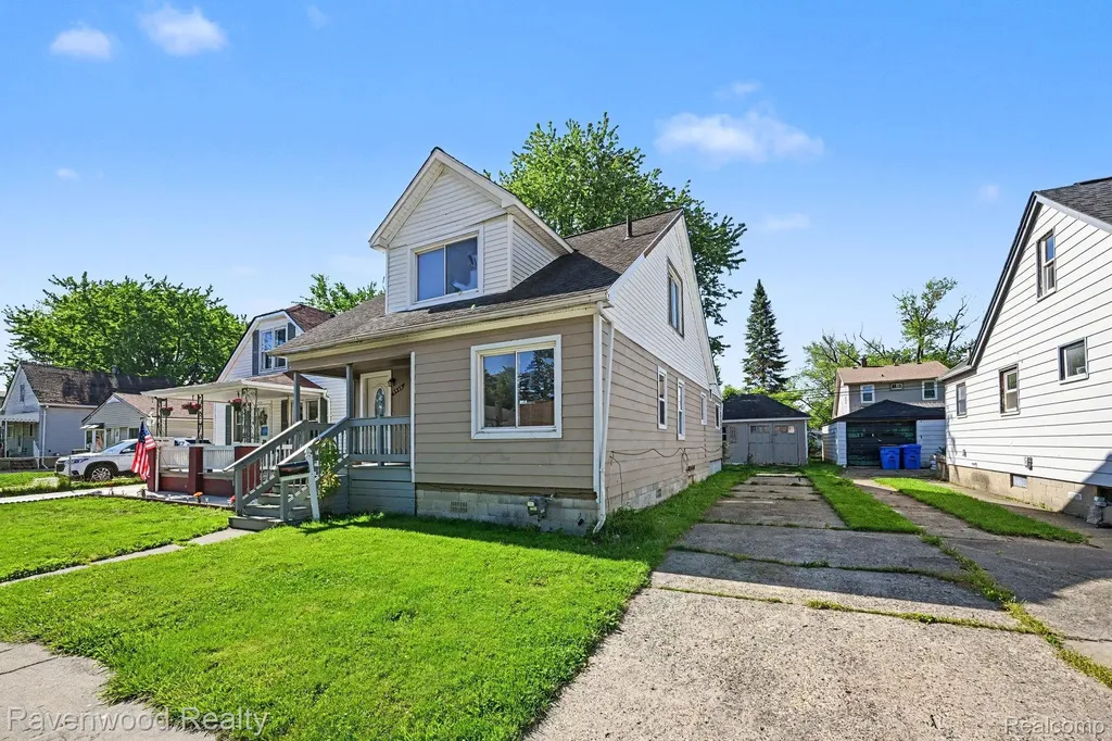 7528 Hudson Avenue Warren City MI 48091