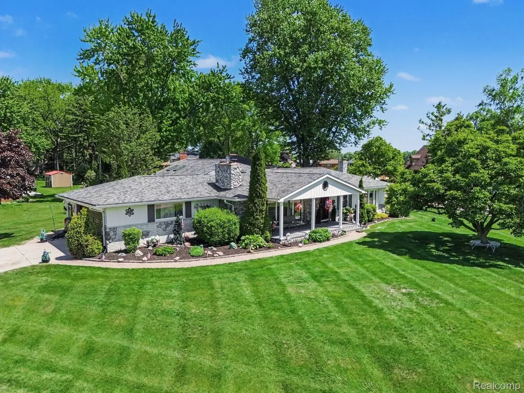3124 Saint Jude Drive Waterford Charter Township MI 48329