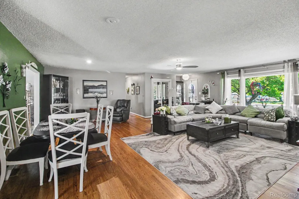 3124 Saint Jude Drive Waterford Charter Township MI 48329