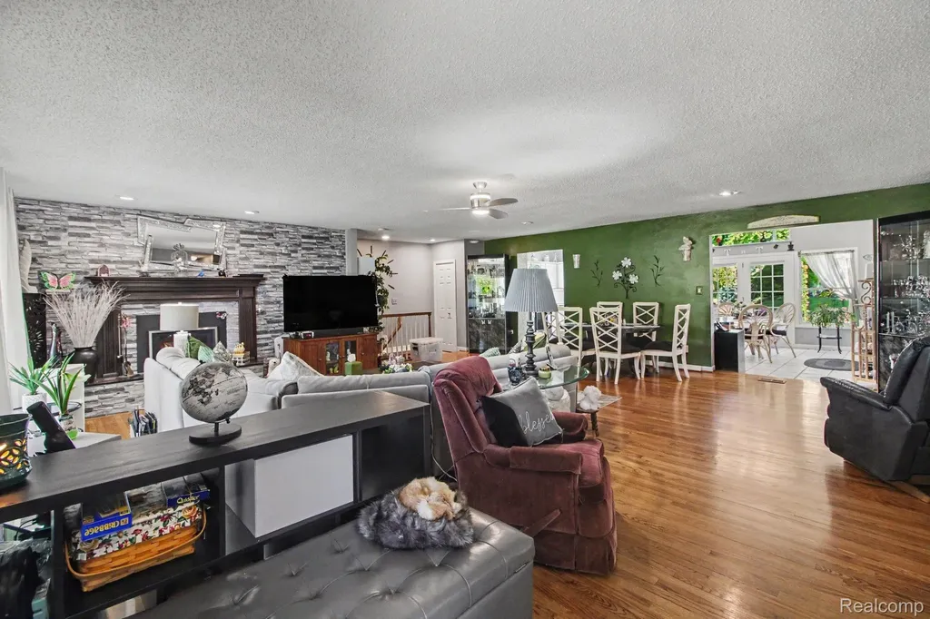 3124 Saint Jude Drive Waterford Charter Township MI 48329