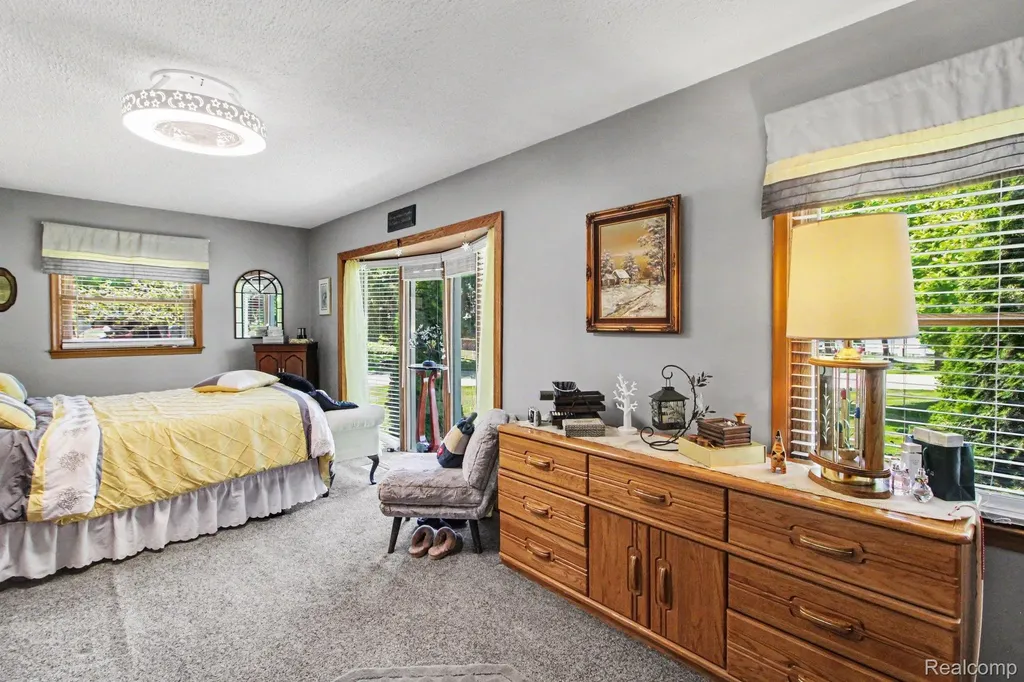 3124 Saint Jude Drive Waterford Charter Township MI 48329